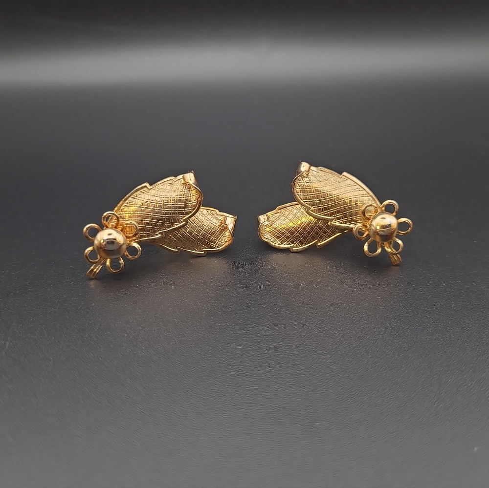 Vintage Gold Tone Leaf Clip-On Earrings Textured Botanical Screw Back